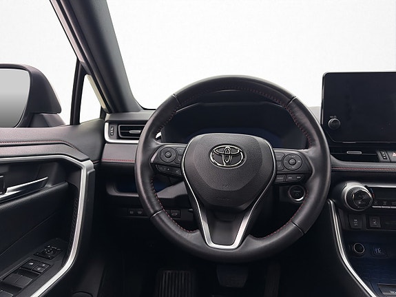 Toyota RAV4 12 of 29