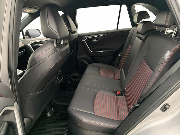 Toyota RAV4 16 of 29