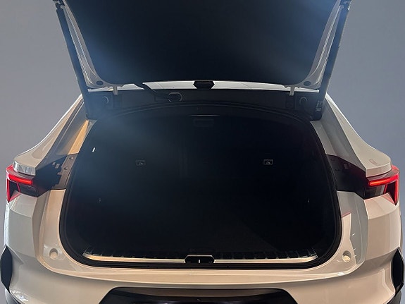 Polestar 4 9 of 13