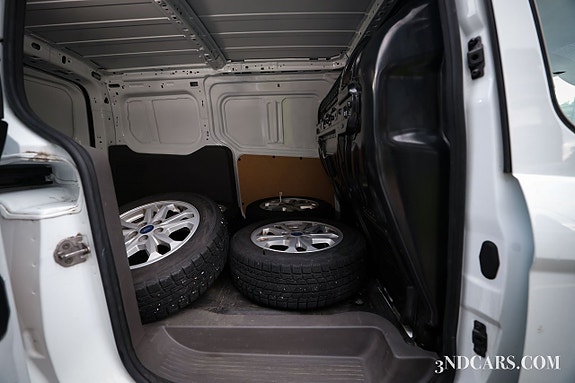 Ford Transit Connect 17 of 18