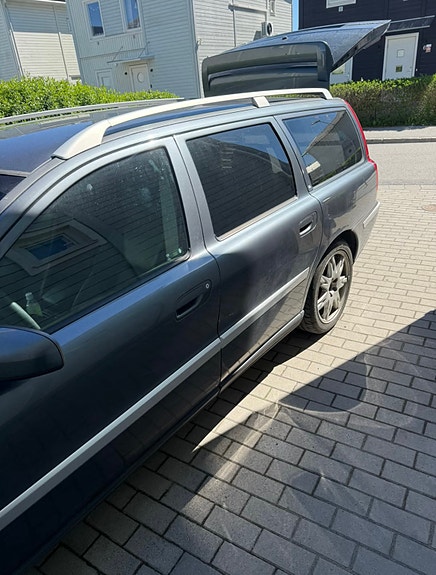Volvo V70 3 of 6
