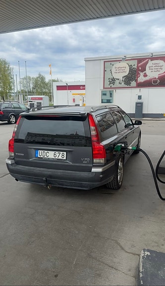 Volvo V70 2 of 6