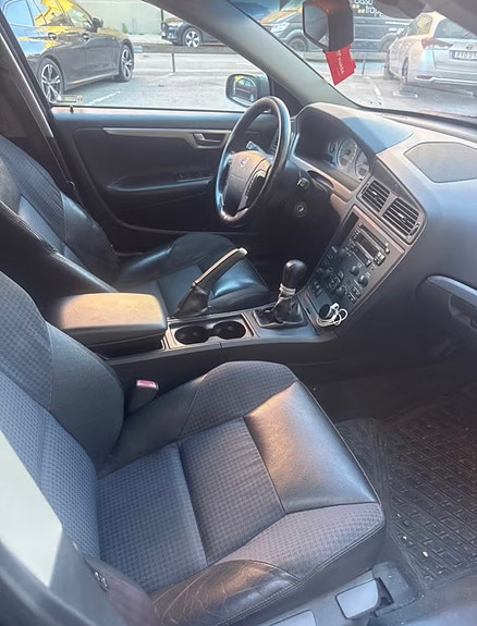 Volvo V70 5 of 6
