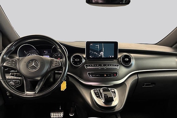 Mercedes-Benz V300 7 of 22