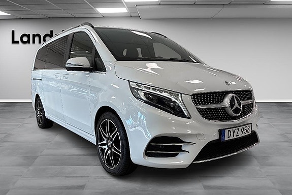 Mercedes-Benz V300 3 of 22