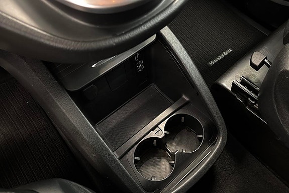 Mercedes-Benz V300 12 of 22