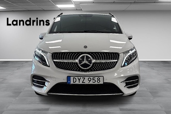 Mercedes-Benz V300 2 of 22