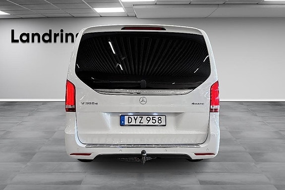 Mercedes-Benz V300 5 of 22