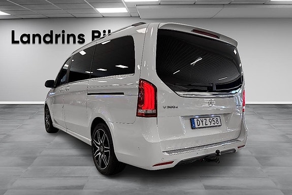 Mercedes-Benz V300 6 of 22