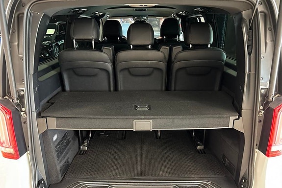 Mercedes-Benz V300 15 of 22