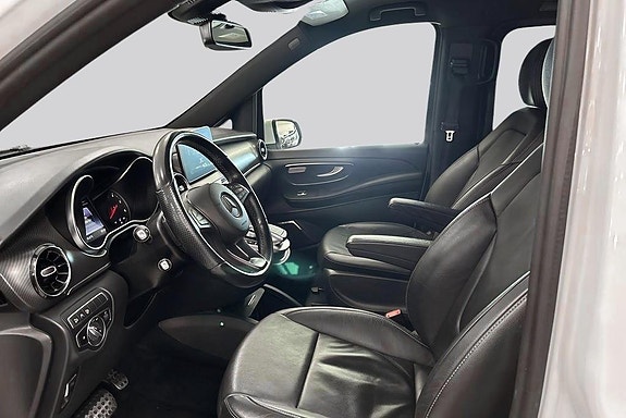 Mercedes-Benz V300 8 of 22