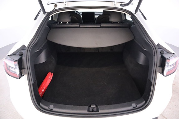 Tesla Model Y 18 of 18