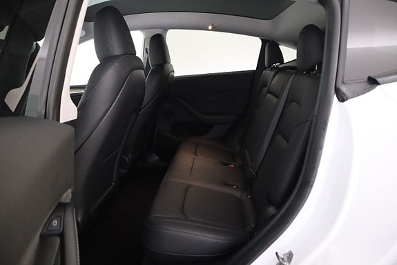 Tesla Model Y 13 of 18