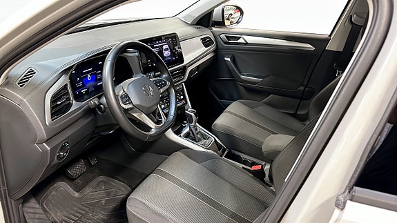 Volkswagen T-Roc 7 of 12