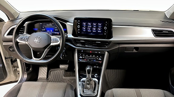 Volkswagen T-Roc 10 of 12
