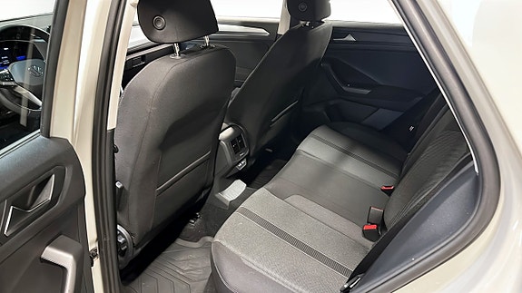 Volkswagen T-Roc 11 of 12