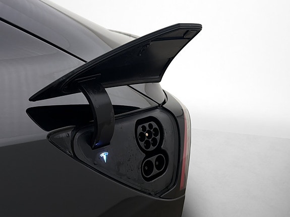 Tesla Model 3 9 of 30