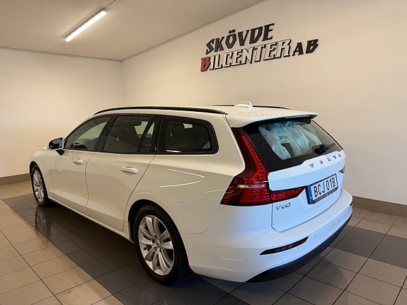 Volvo V60 2 of 12