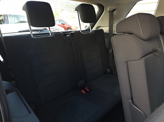 Volkswagen Tiguan Allspace 11 of 15