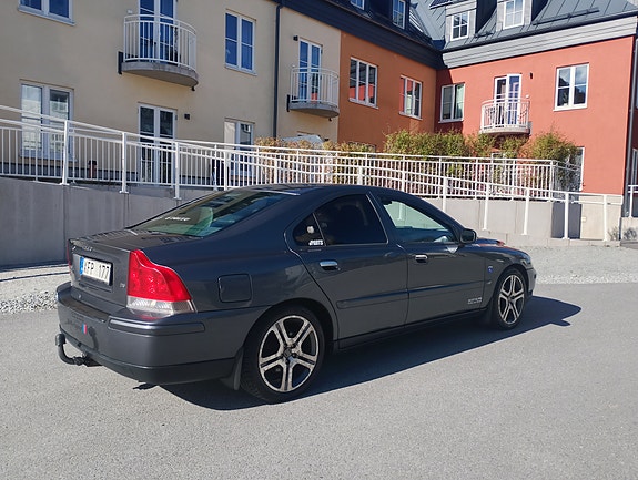 Volvo S60 4 of 5