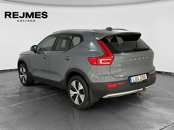 Volvo XC40 2 of 13