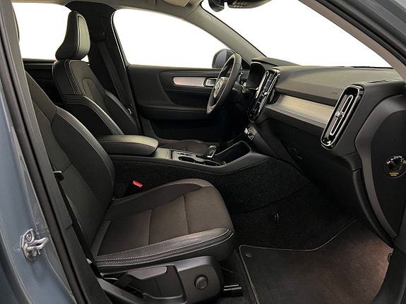 Volvo XC40 4 of 13