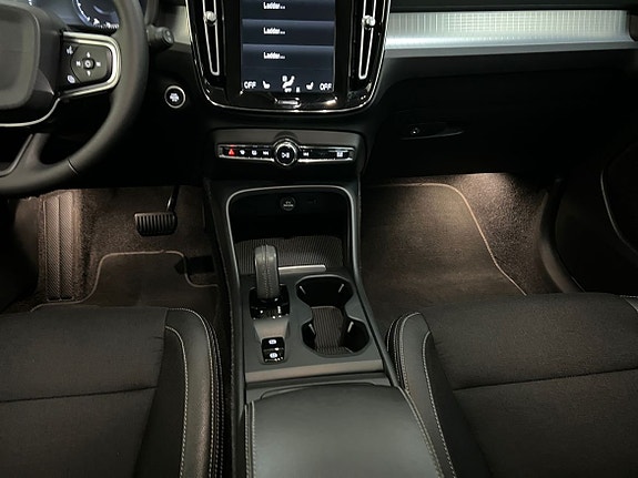 Volvo XC40 12 of 13
