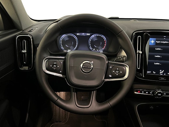 Volvo XC40 10 of 13