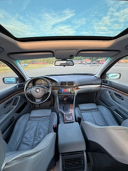 BMW 540i 4 of 6