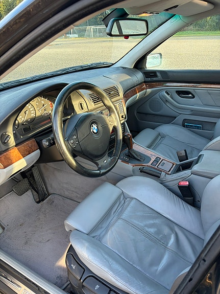 BMW 540i 5 of 6