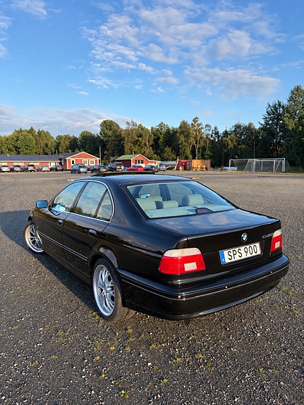 BMW 540i 3 of 6