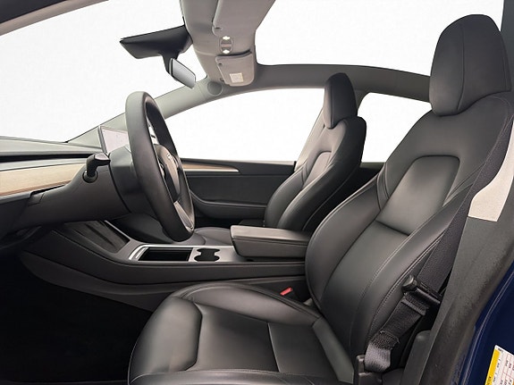 Tesla Model Y 14 of 30