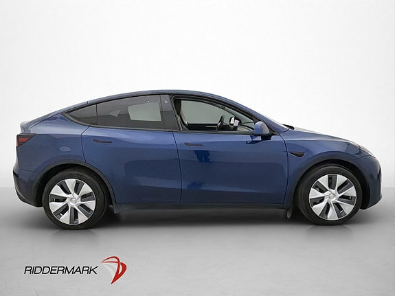 Tesla Model Y 8 of 30