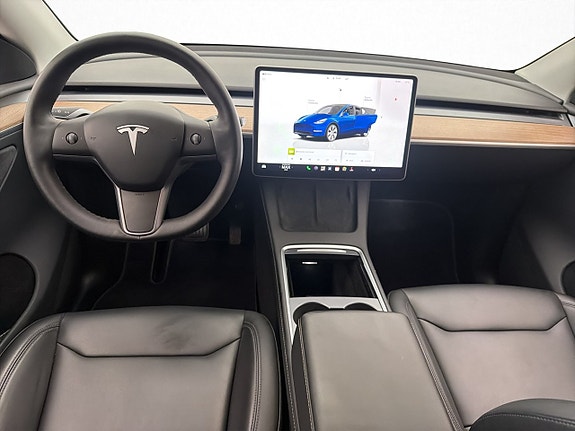 Tesla Model Y 13 of 30