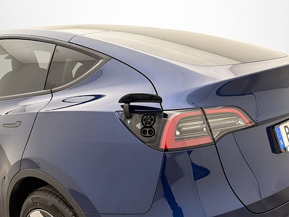 Tesla Model Y 9 of 30