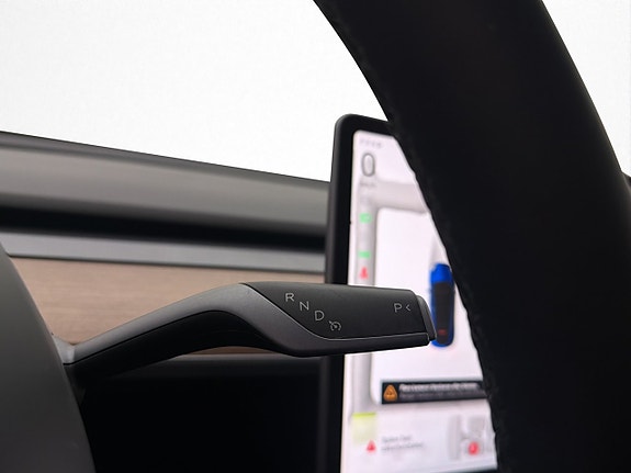 Tesla Model Y 27 of 30
