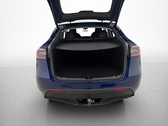 Tesla Model Y 11 of 30
