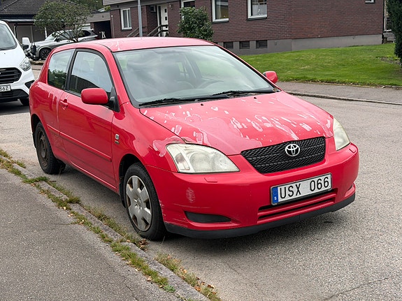 Toyota Corolla 2 of 5