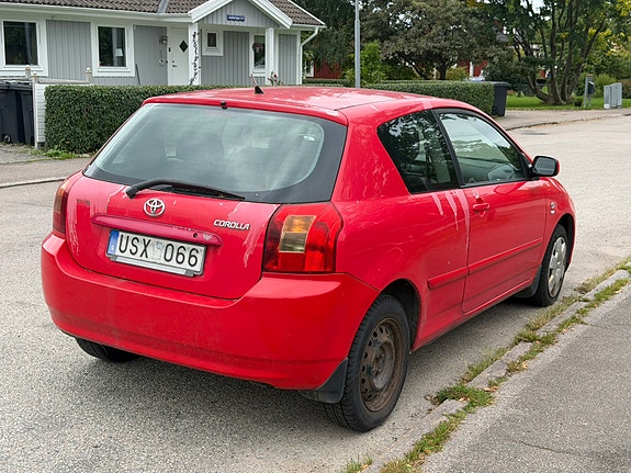 Toyota Corolla 4 of 5