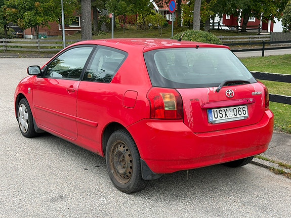 Toyota Corolla 3 of 5