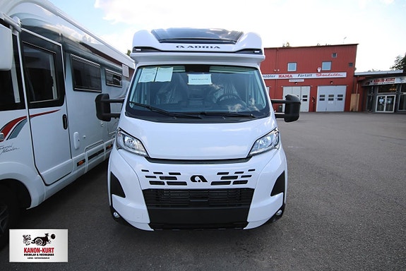 Adria Matrix Select 670 SL 2 of 22