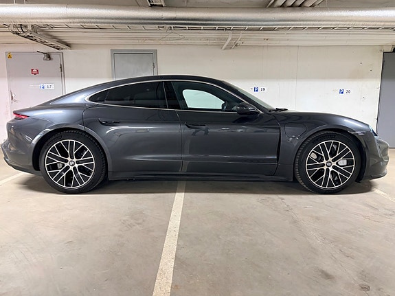 Porsche Taycan Turbo 6 of 16