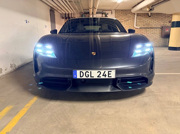 Porsche Taycan Turbo 4 of 16