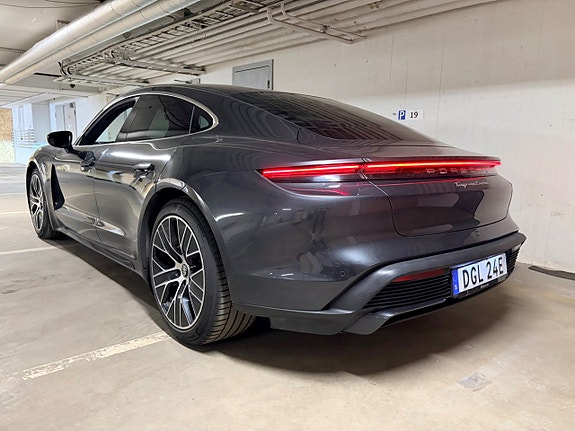 Porsche Taycan Turbo 3 of 16
