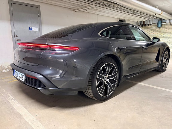 Porsche Taycan Turbo 5 of 16