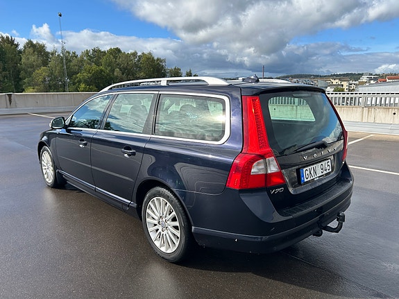Volvo V70 2 of 10