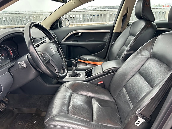Volvo V70 5 of 10