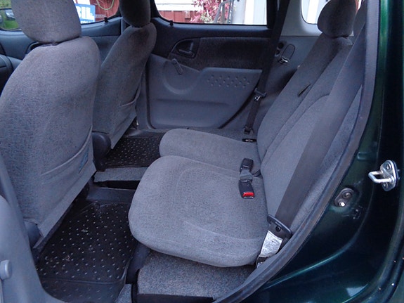 Toyota Yaris Verso 24 of 30