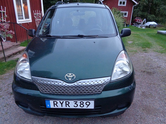 Toyota Yaris Verso 8 of 30