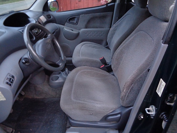 Toyota Yaris Verso 25 of 30